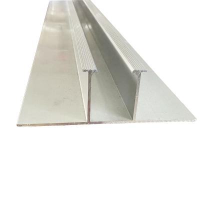 Solar panel mounting rail